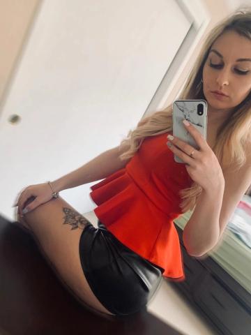 Юлия Эскорт Брюнетка